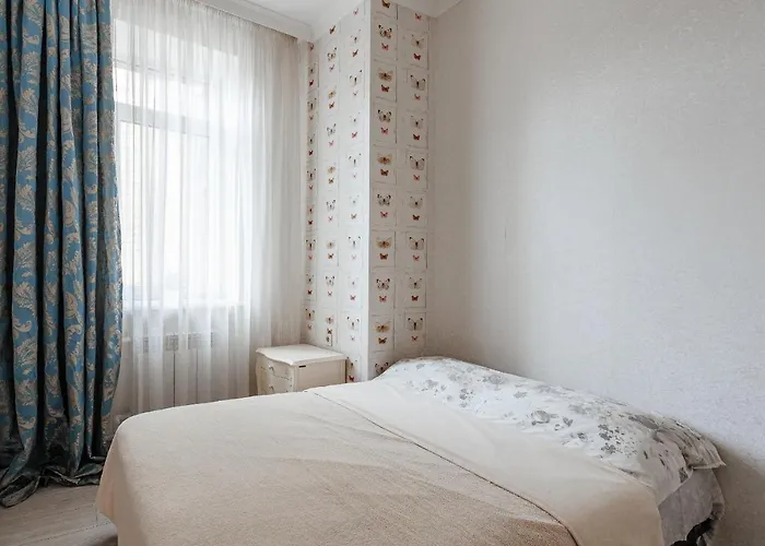 New 2 Bedrooms On Deribasovskay Str *