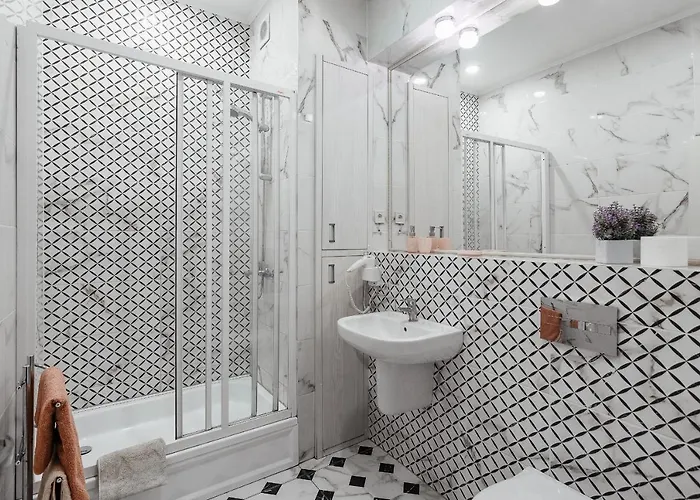 New 2 Bedrooms On Deribasovskay Str *